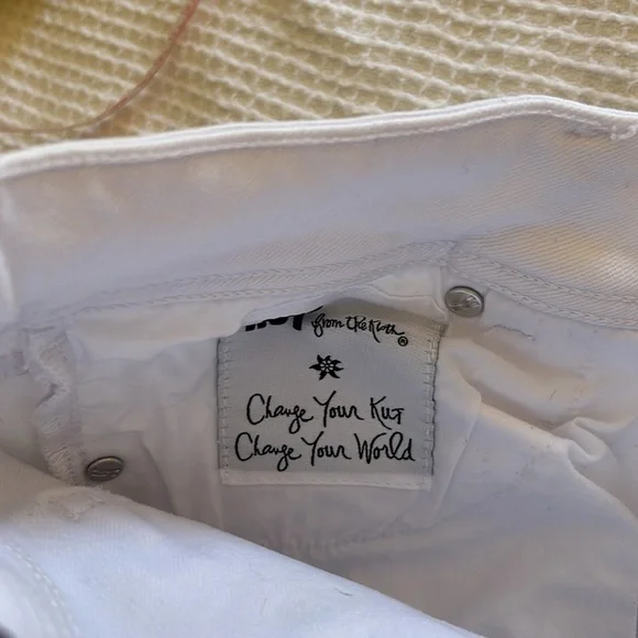 Kut from the Kloth white cropped Jeans. Cameron straight leg. Mid rise - Picture 7 of 14